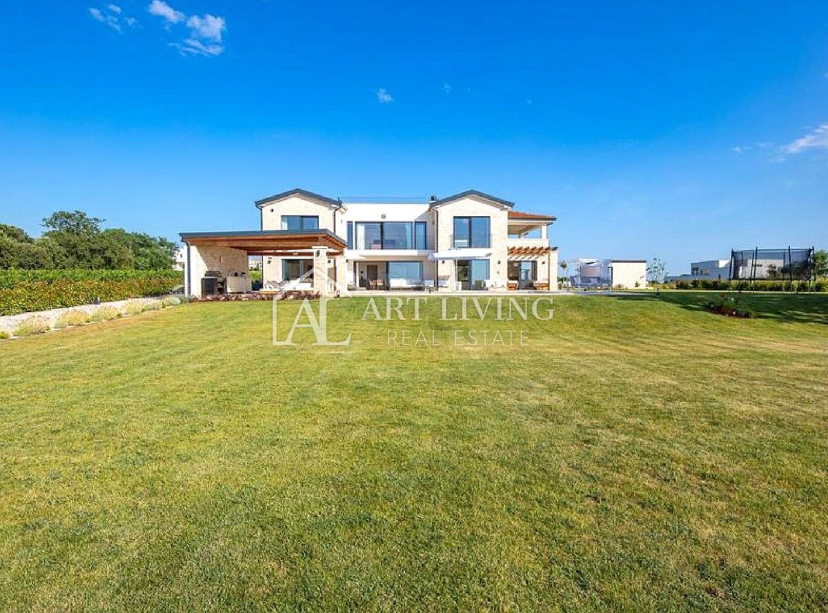 Istria, Parenzo, dintorni – lussuosa villa in pietra con piscina in stile istriano
