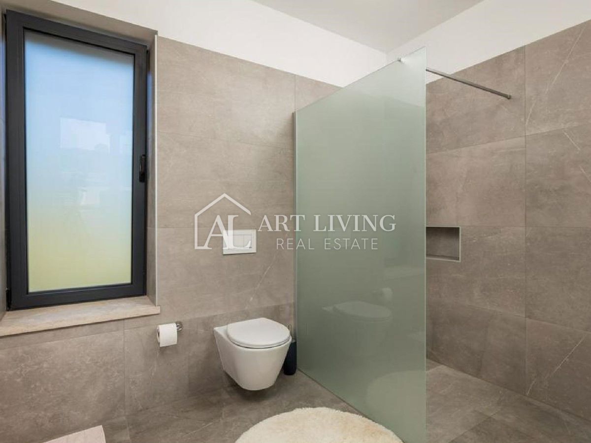 Istria, Parenzo, dintorni – lussuosa villa in pietra con piscina in stile istriano
