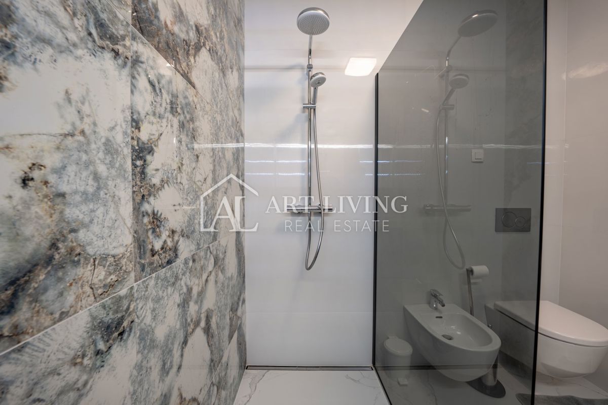 Umago, dintorni - lussuoso appartamento con due camere da letto recentemente ristrutturato a soli 250 m dal mare