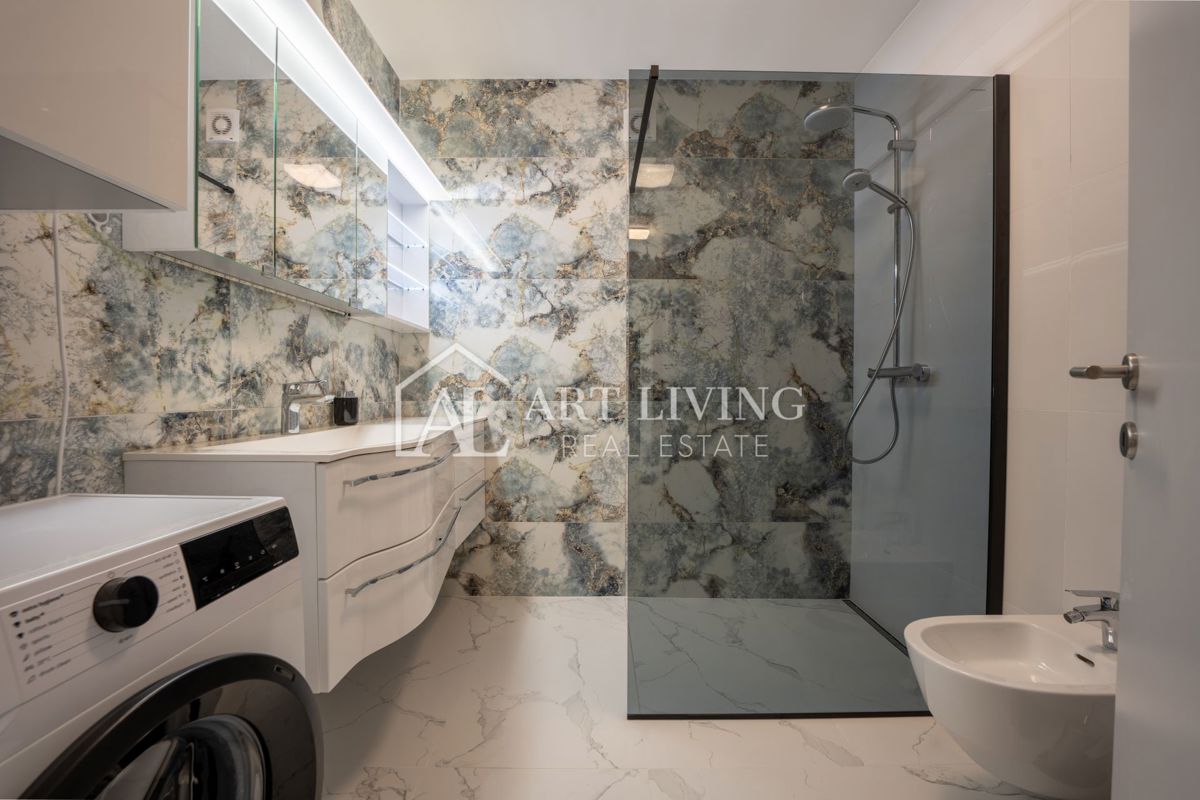 Umago, dintorni - lussuoso appartamento con due camere da letto recentemente ristrutturato a soli 250 m dal mare