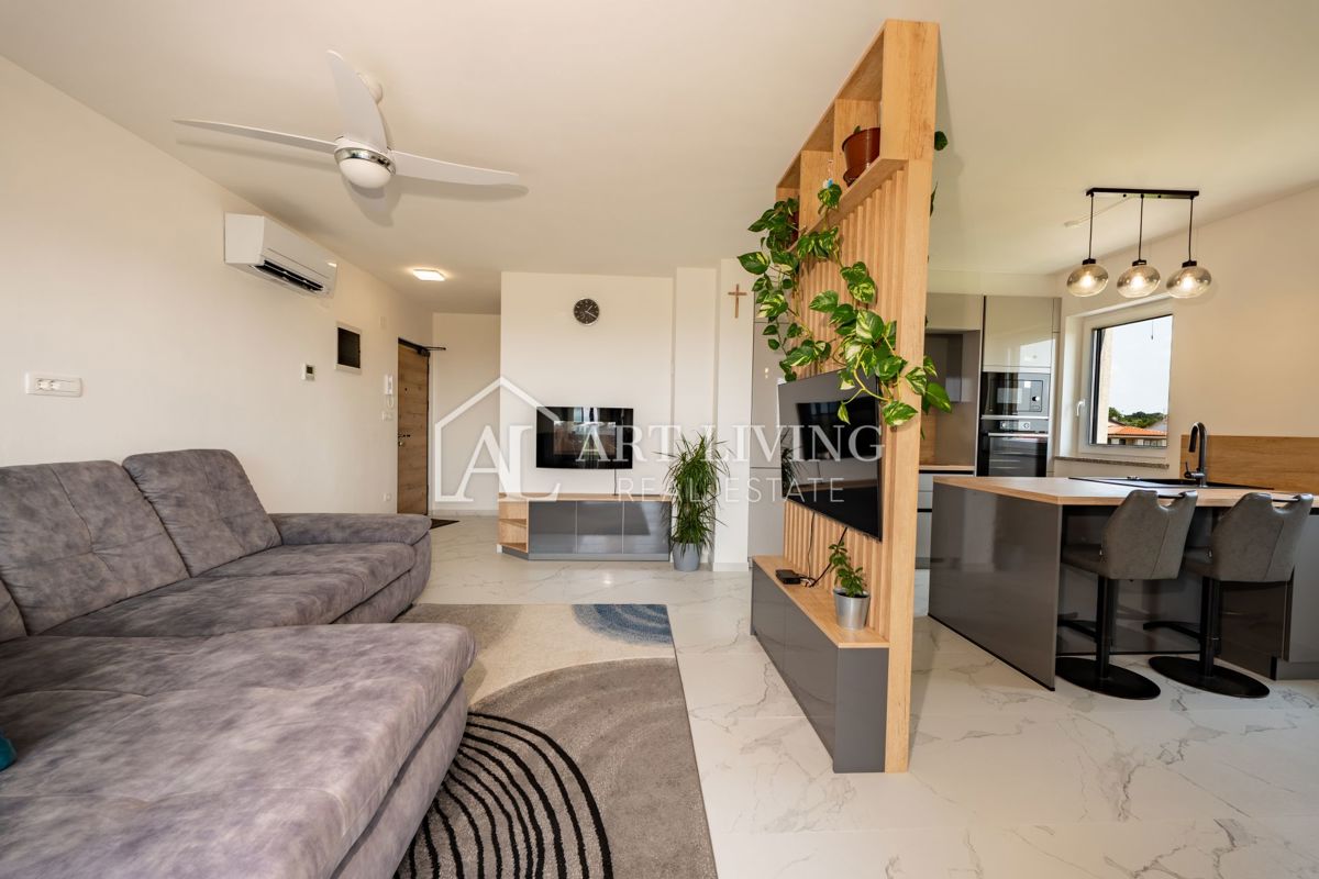 Umago, dintorni - lussuoso appartamento con due camere da letto recentemente ristrutturato a soli 250 m dal mare