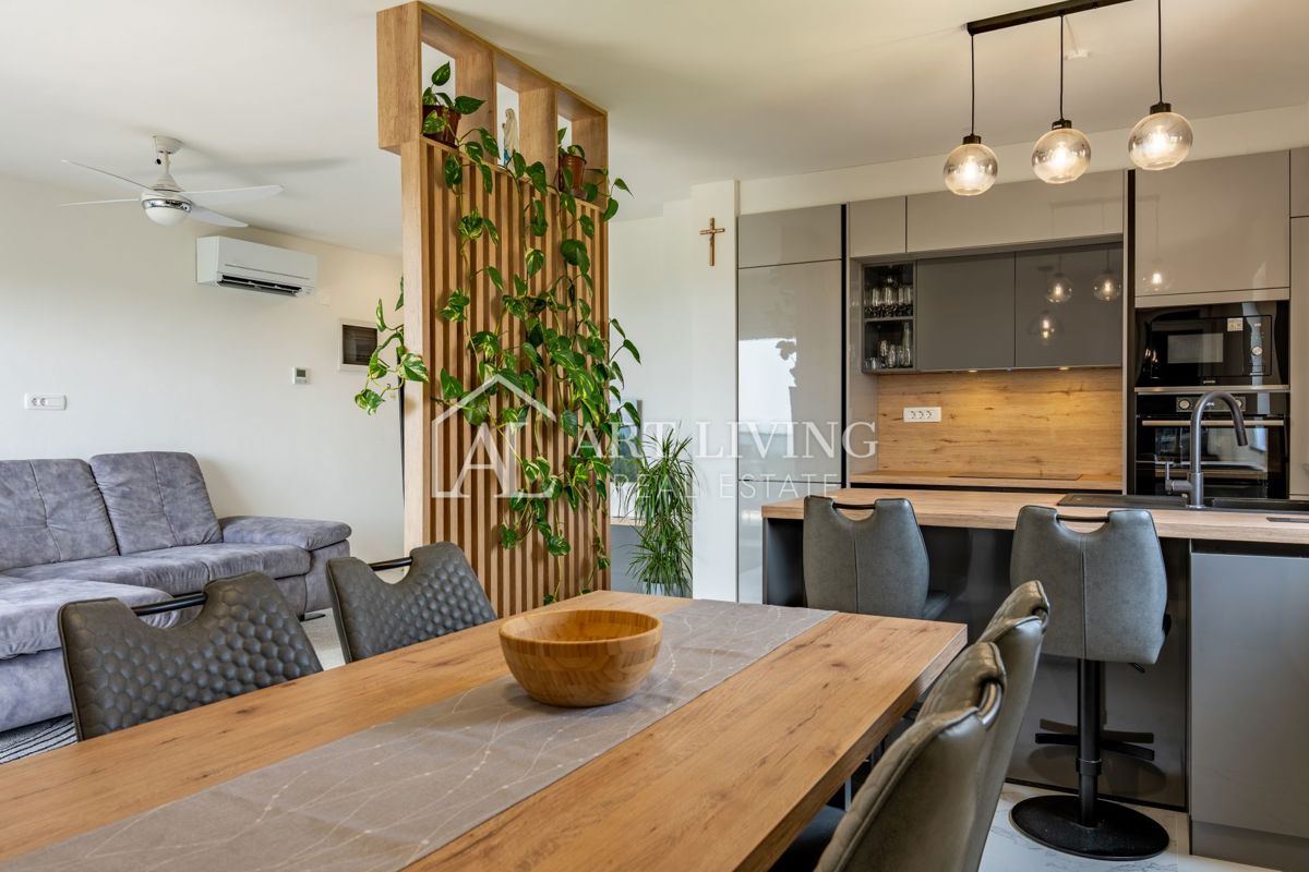 Umago, dintorni - lussuoso appartamento con due camere da letto recentemente ristrutturato a soli 250 m dal mare