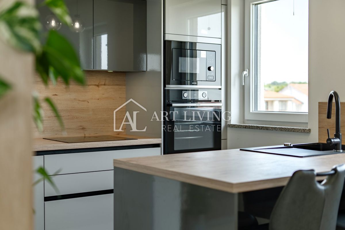 Umago, dintorni - lussuoso appartamento con due camere da letto recentemente ristrutturato a soli 250 m dal mare