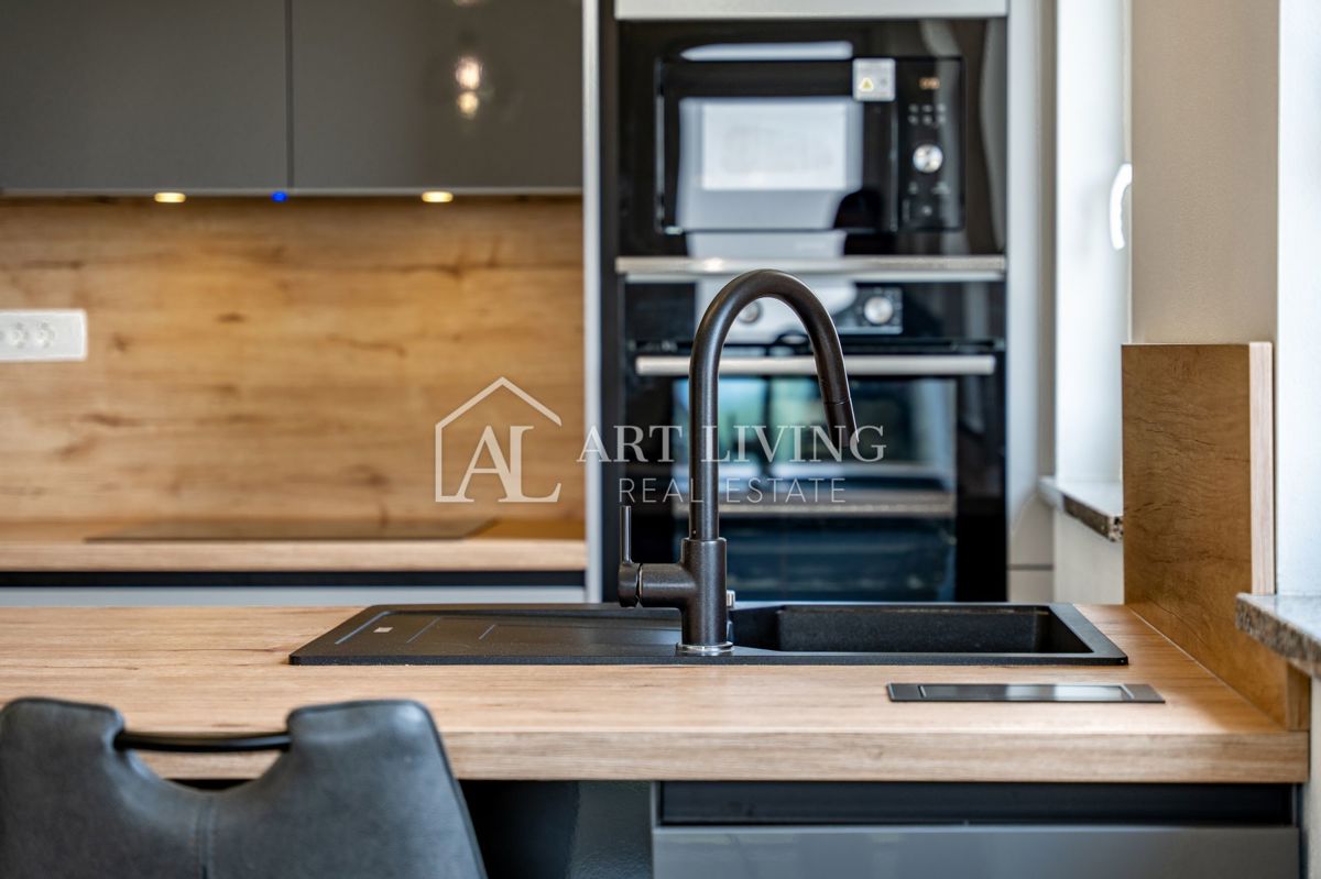 Umago, dintorni - lussuoso appartamento con due camere da letto recentemente ristrutturato a soli 250 m dal mare