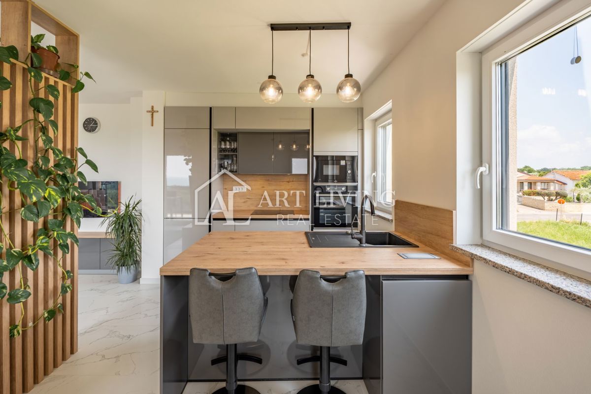 Umago, dintorni - lussuoso appartamento con due camere da letto recentemente ristrutturato a soli 250 m dal mare