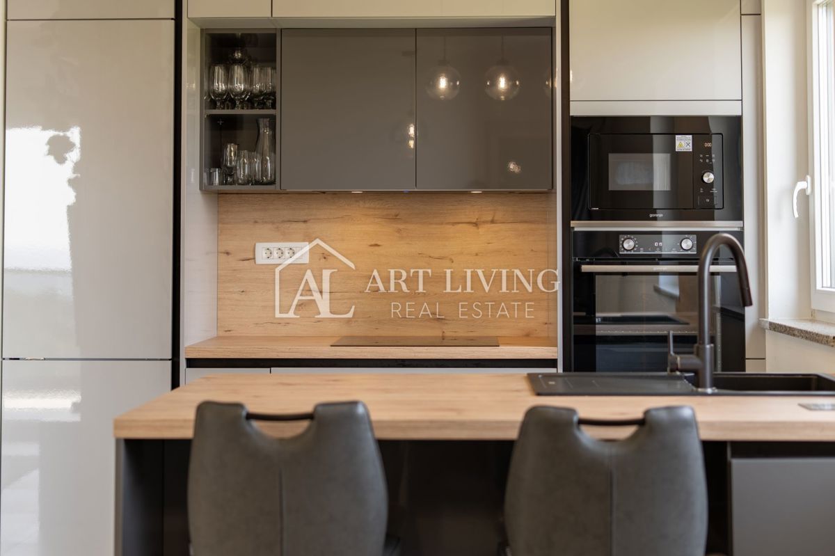 Umago, dintorni - lussuoso appartamento con due camere da letto recentemente ristrutturato a soli 250 m dal mare