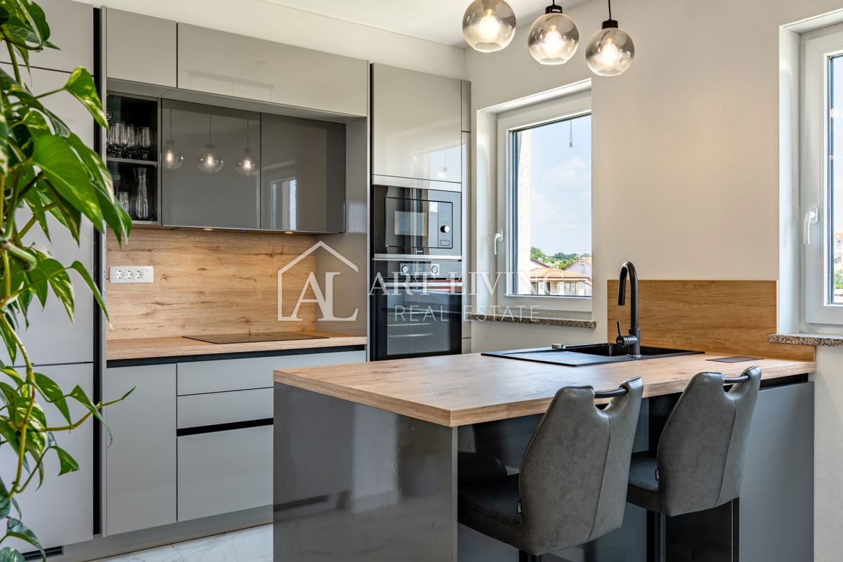 Umago, dintorni - lussuoso appartamento con due camere da letto recentemente ristrutturato a soli 250 m dal mare