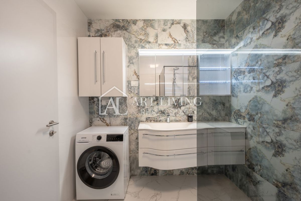 Umago, dintorni - lussuoso appartamento con due camere da letto recentemente ristrutturato a soli 250 m dal mare