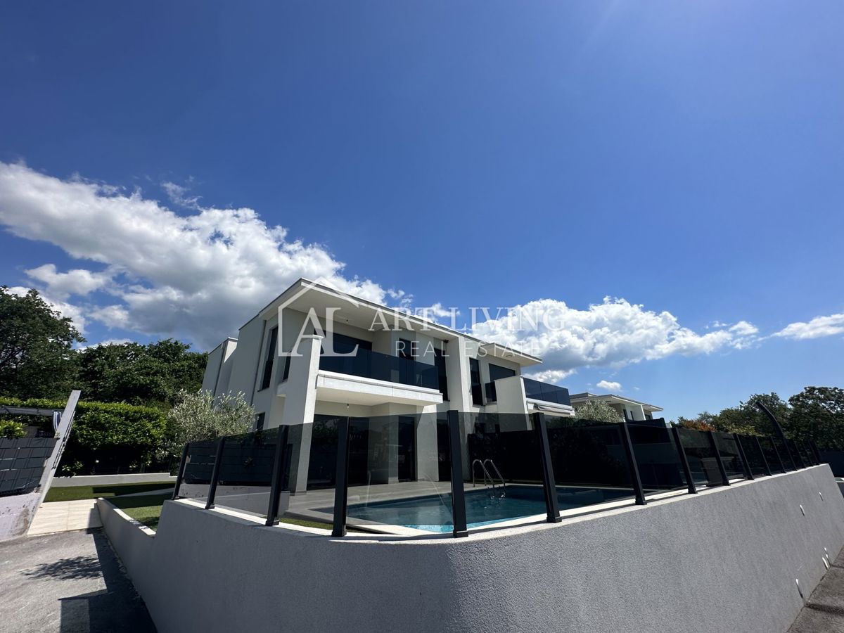 Istria, Umago, dintorni – villa bifamiliare con piscina, a 1,3 km dal mare