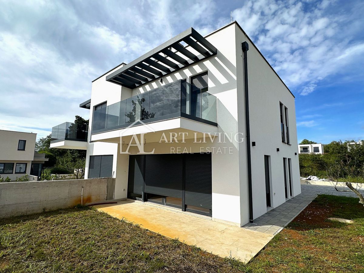 NOVIGRAD, dintorni - ATTRAENTE CASA DOPPIA, A 300 m DAL MARE, POSIZIONE OTTIMA