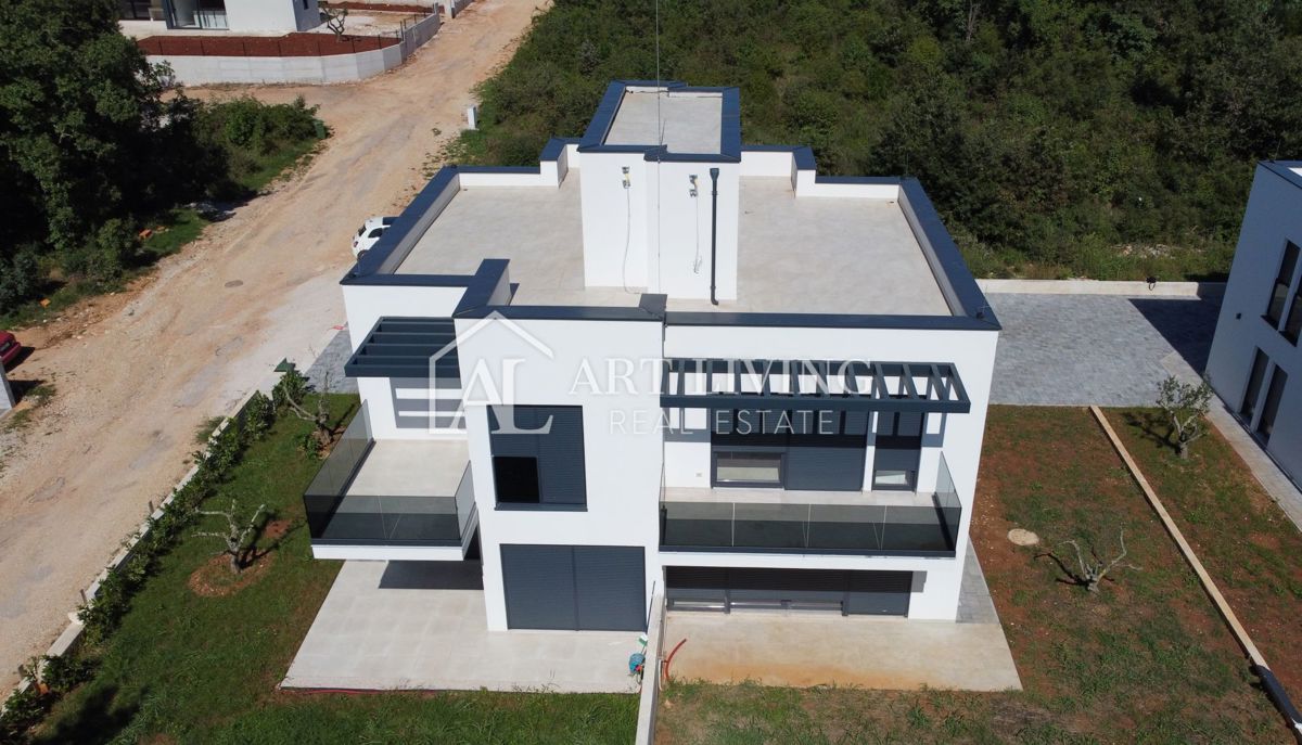 NOVIGRAD, dintorni - ATTRAENTE CASA DOPPIA, A 300 m DAL MARE, POSIZIONE OTTIMA