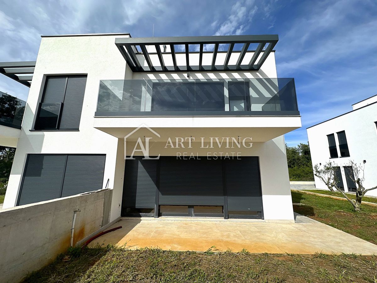 NOVIGRAD, dintorni - ATTRAENTE CASA DOPPIA, A 300 m DAL MARE, POSIZIONE OTTIMA