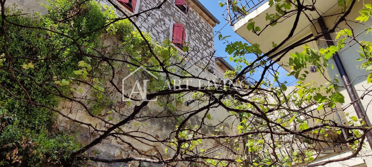 Vrsar, una casa in pietra nel centro storico con vista mare