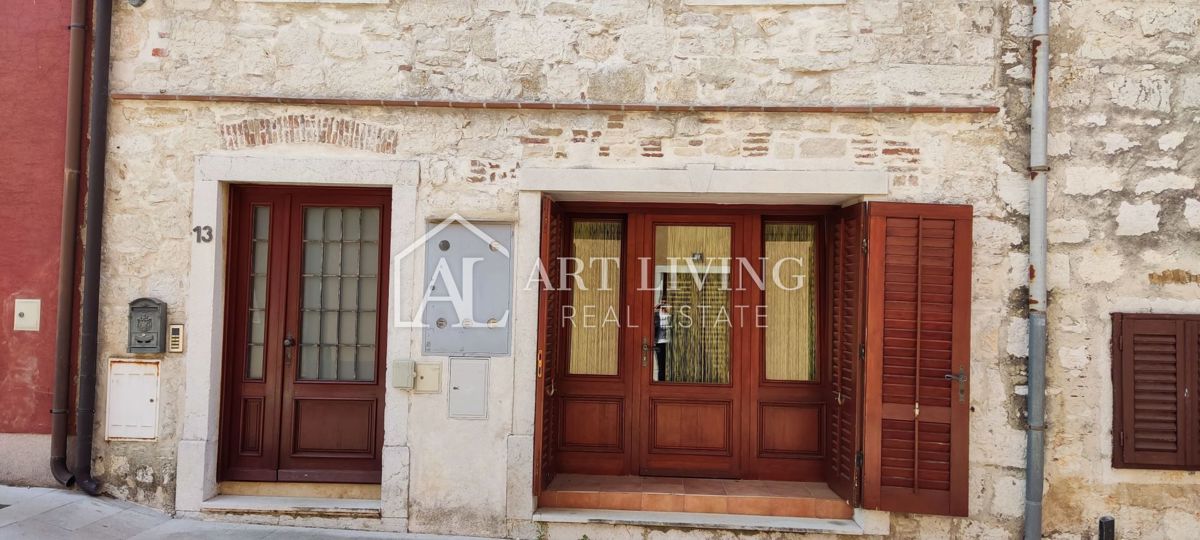 Vrsar, una casa in pietra nel centro storico con vista mare