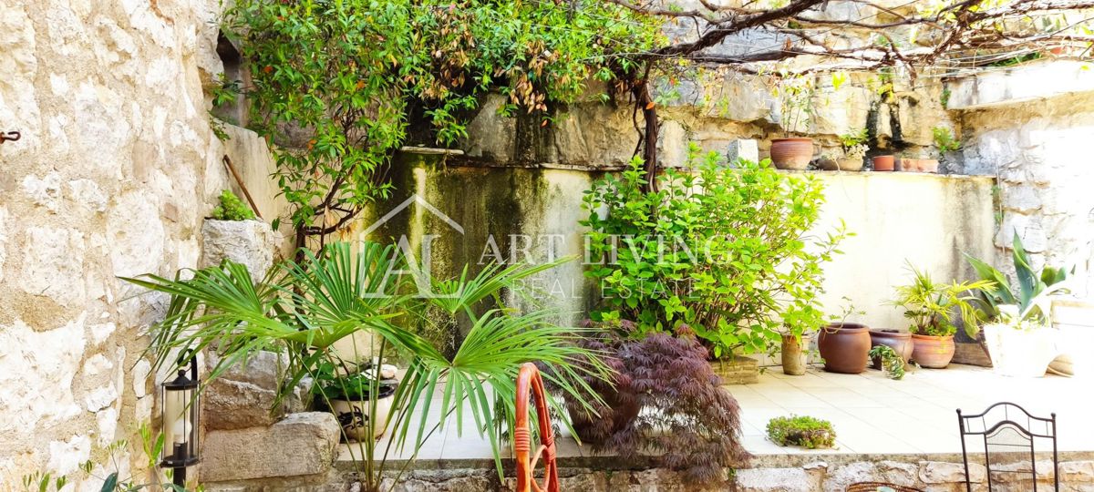 Vrsar, una casa in pietra nel centro storico con vista mare