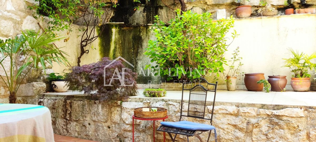 Vrsar, una casa in pietra nel centro storico con vista mare