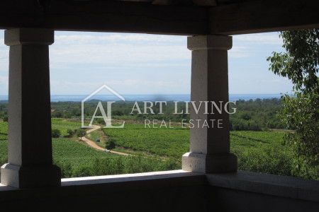 Dintorni di Parenzo, bellissima proprietà con due ville istriane autoctone con piscina su un terreno di 3039 m2