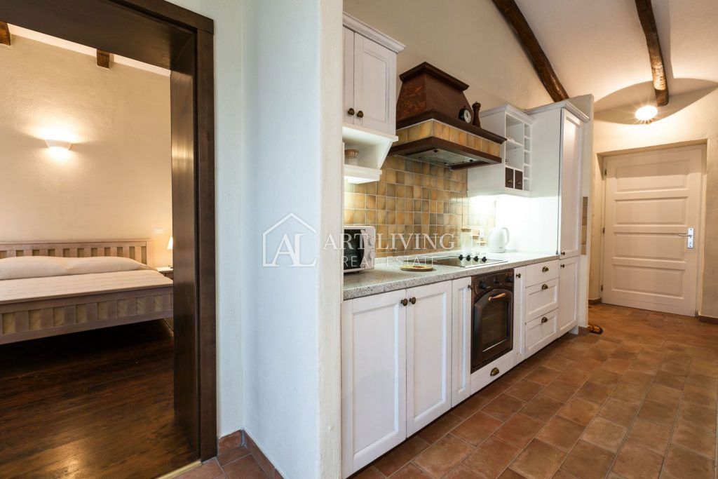 Poreč-dintorni, villa di lusso in pietra in stile rustico con piscina