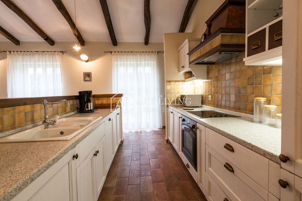 Poreč-dintorni, villa di lusso in pietra in stile rustico con piscina