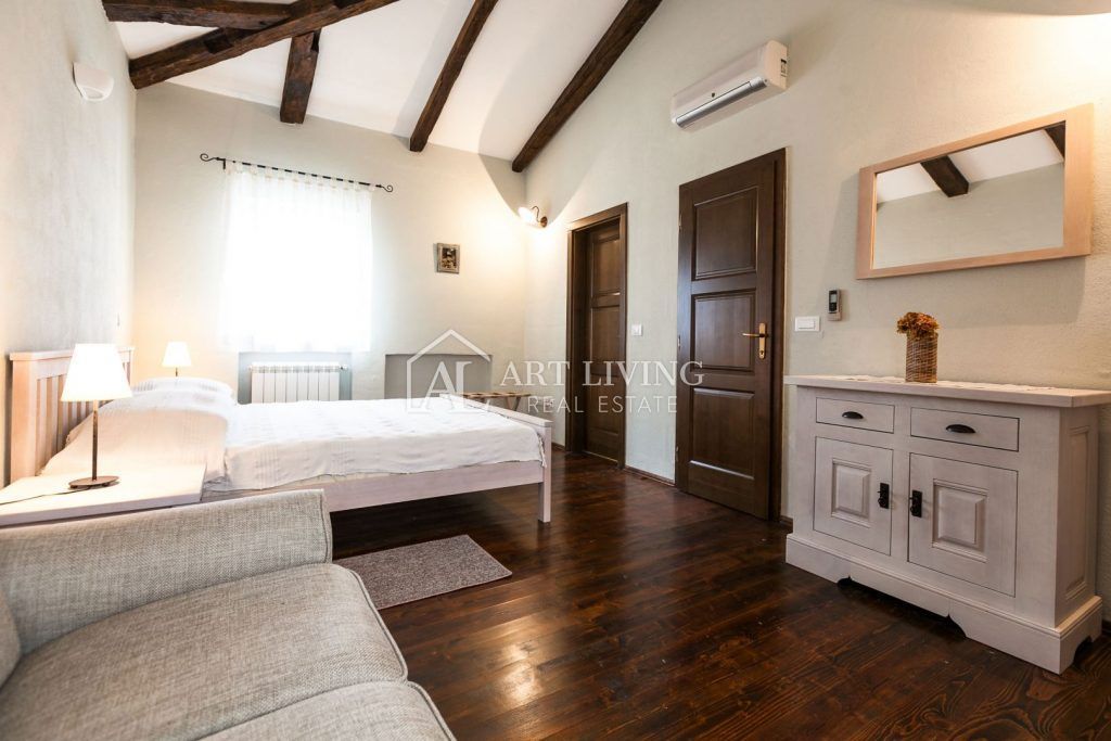 Poreč-dintorni, villa di lusso in pietra in stile rustico con piscina