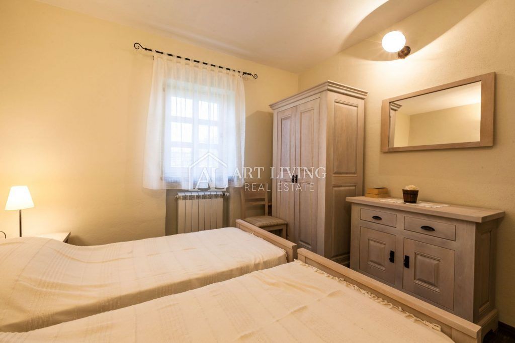 Poreč-dintorni, villa di lusso in pietra in stile rustico con piscina