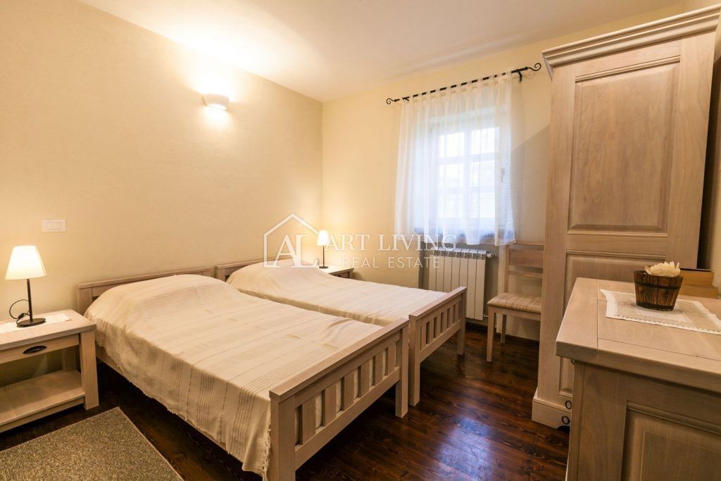 Poreč-dintorni, villa di lusso in pietra in stile rustico con piscina