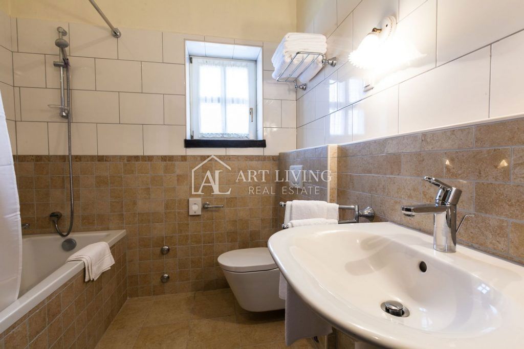 Poreč-dintorni, villa di lusso in pietra in stile rustico con piscina