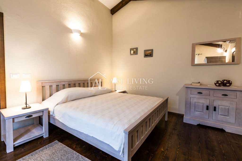 Poreč-dintorni, villa di lusso in pietra in stile rustico con piscina