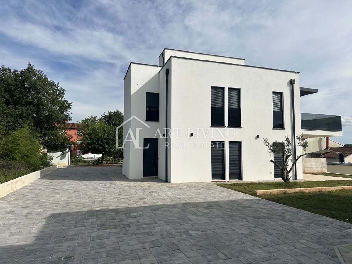 NOVIGRAD, dintorni - MODERNA CASA DOPPIA IN POSIZIONE ECCEZIONALE - A SOLI 300 m DAL MARE!