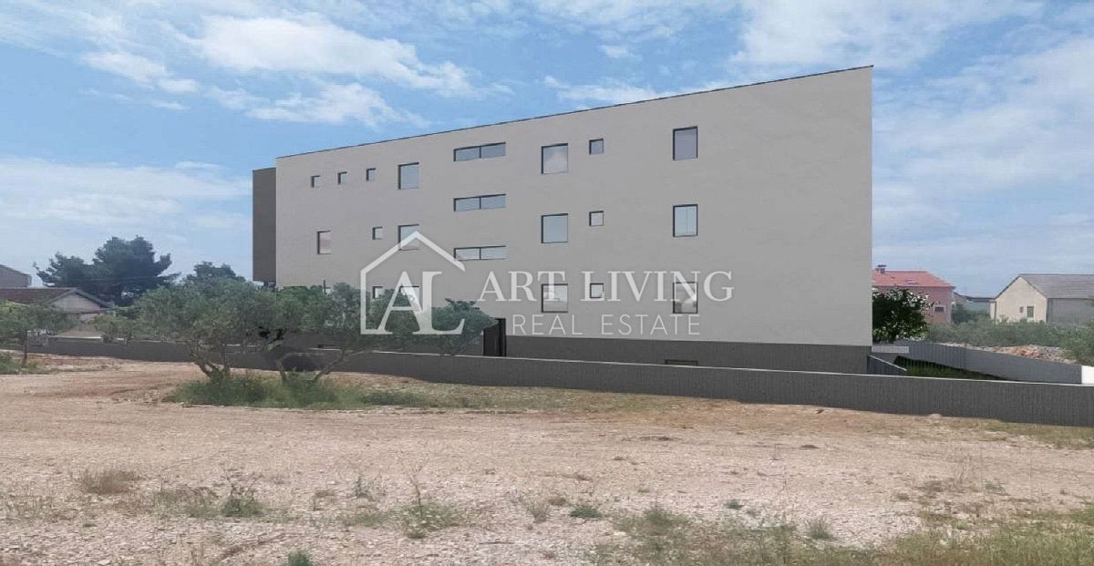 Vodice – NUOVA COSTRUZIONE, appartamento al piano terra con giardino, a 500 m dal mare