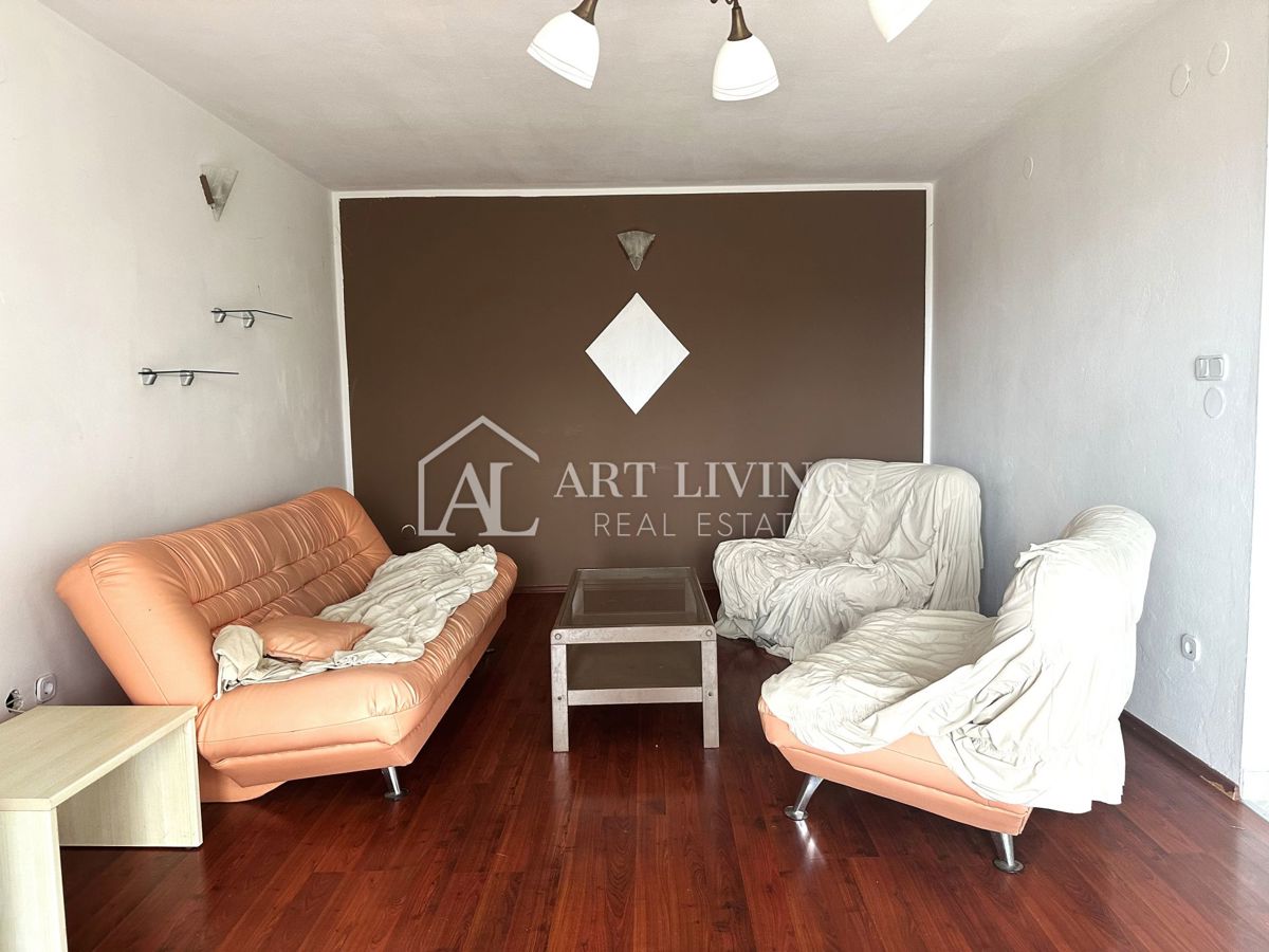 Parenzo, dintorni - OCCASIONE, spazioso appartamento di 81 m2 in una posizione tranquilla e bella