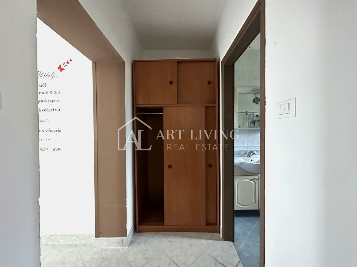 Parenzo, dintorni - OCCASIONE, spazioso appartamento di 81 m2 in una posizione tranquilla e bella