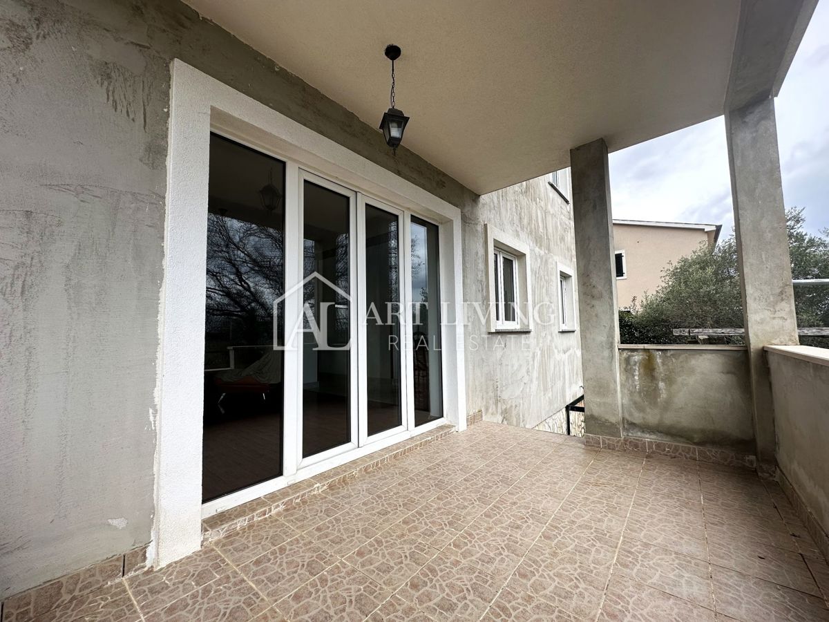 Parenzo, dintorni - OCCASIONE, spazioso appartamento di 81 m2 in una posizione tranquilla e bella