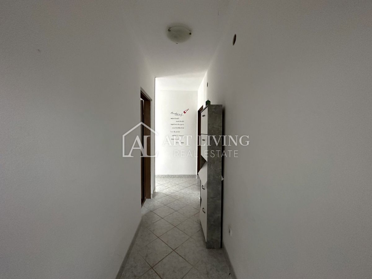 Parenzo, dintorni - OCCASIONE, spazioso appartamento di 81 m2 in una posizione tranquilla e bella