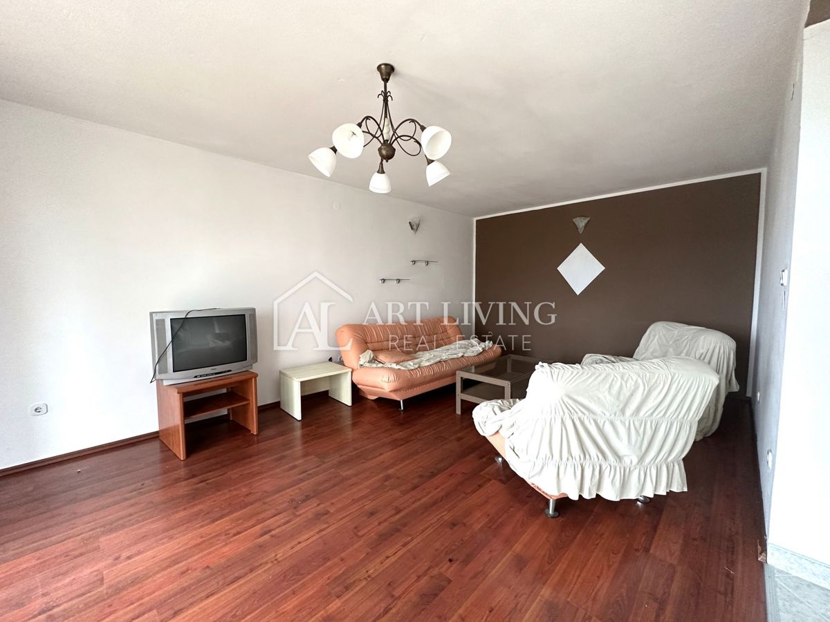 Parenzo, dintorni - OCCASIONE, spazioso appartamento di 81 m2 in una posizione tranquilla e bella