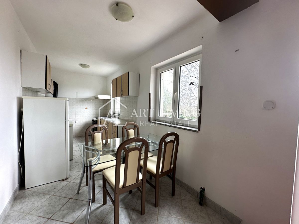 Parenzo, dintorni - OCCASIONE, spazioso appartamento di 81 m2 in una posizione tranquilla e bella