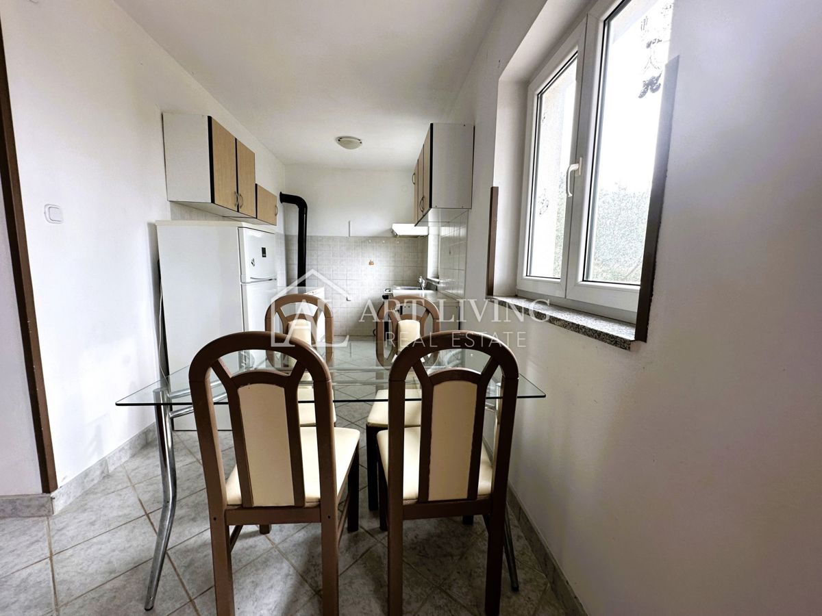 Parenzo, dintorni - OCCASIONE, spazioso appartamento di 81 m2 in una posizione tranquilla e bella