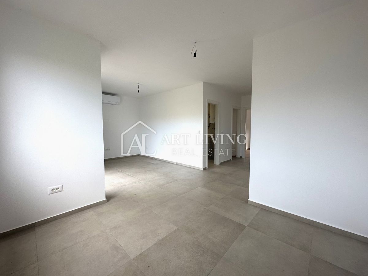 Parenzo e dintorni - OPPORTUNITÀ!!! Appartamento con due camere da letto e giardino di 168 m2