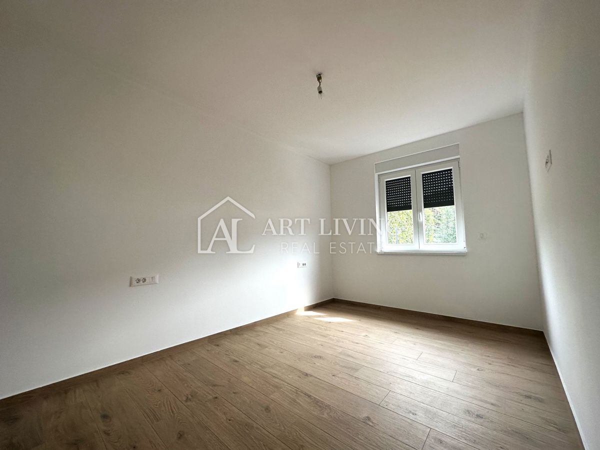 Parenzo e dintorni - OPPORTUNITÀ!!! Appartamento con due camere da letto e giardino di 168 m2