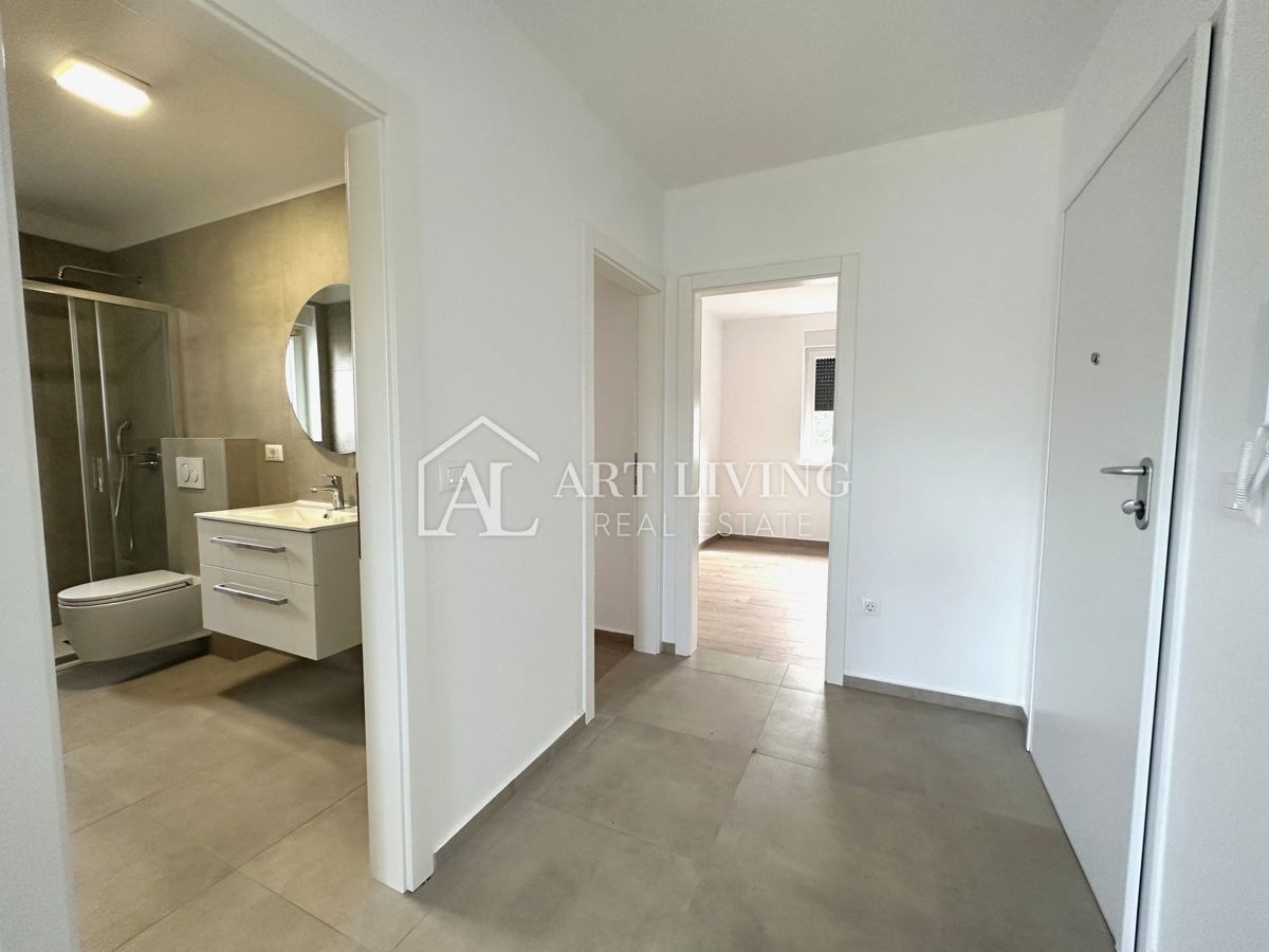 Parenzo e dintorni - OPPORTUNITÀ!!! Appartamento con due camere da letto e giardino di 168 m2