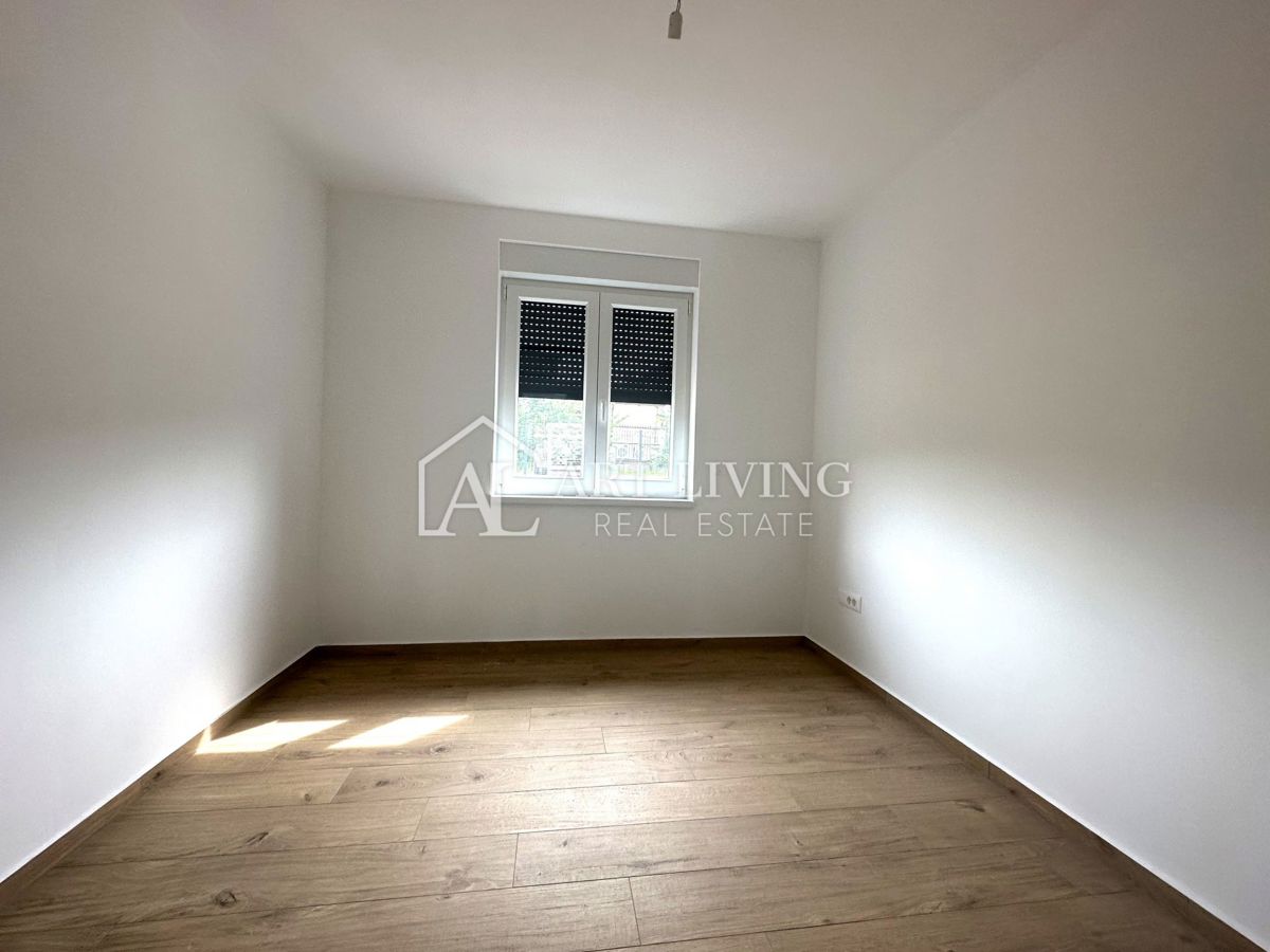 Parenzo e dintorni - OPPORTUNITÀ!!! Appartamento con due camere da letto e giardino di 168 m2