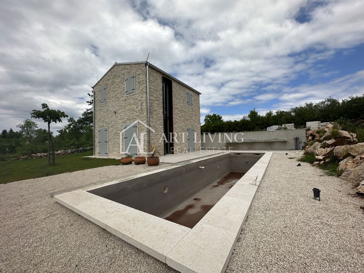 Buje, Eccezionale casa in pietra con piscina su 20.000 m2 di terreno