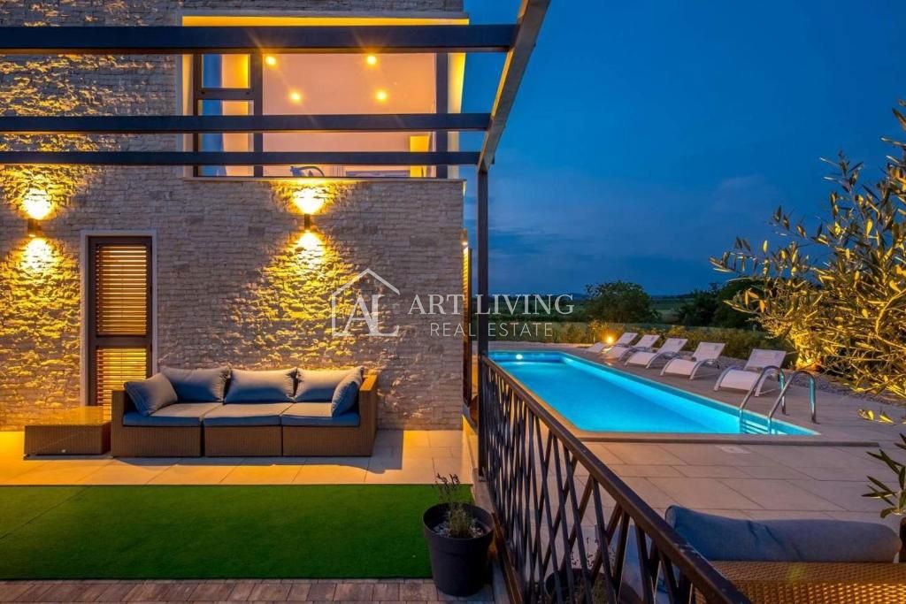 Novigrad-dintorni, affascinante villa con piscina, di recente costruzione