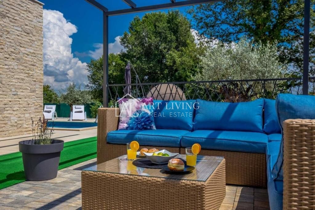 Novigrad-dintorni, affascinante villa con piscina, di recente costruzione