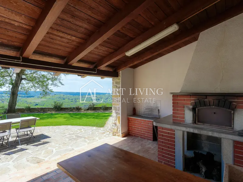 Buje-dintorni, bellissima villa in stile istriano con vista aperta e piscina