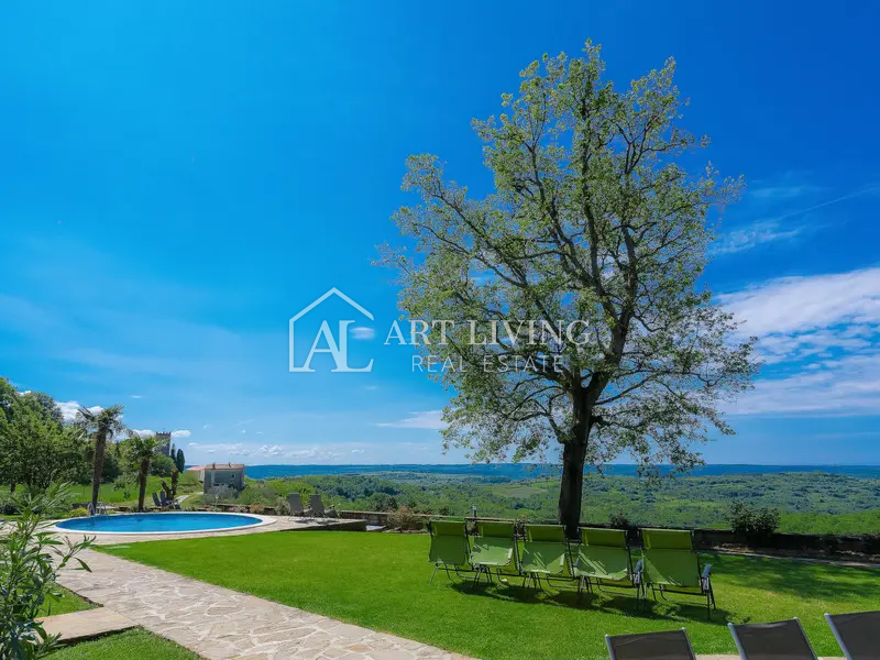 Buje-dintorni, bellissima villa in stile istriano con vista aperta e piscina