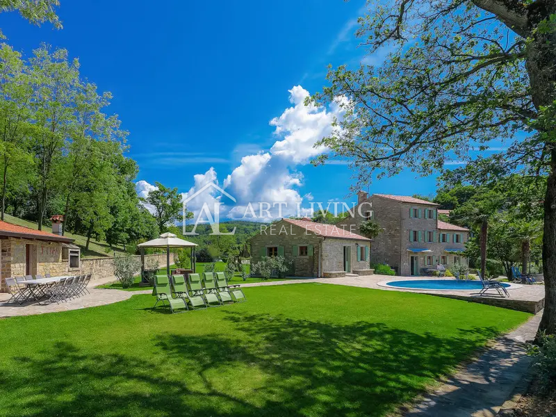 Buje-dintorni, bellissima villa in stile istriano con vista aperta e piscina