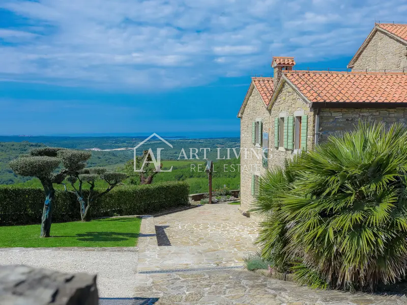 Buje-dintorni, bellissima villa in stile istriano con vista aperta e piscina