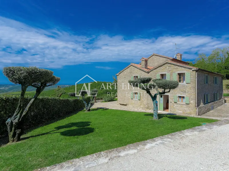 Buje-dintorni, bellissima villa in stile istriano con vista aperta e piscina