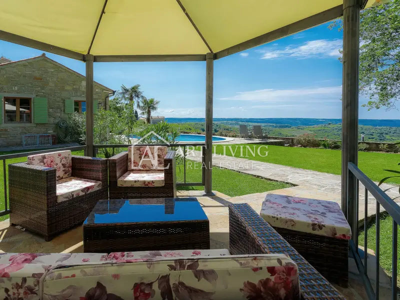 Buje-dintorni, bellissima villa in stile istriano con vista aperta e piscina